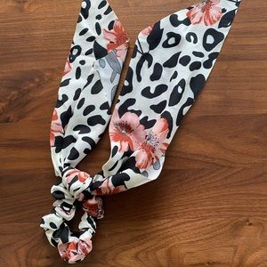 White leopard floral Madewell scrunchy